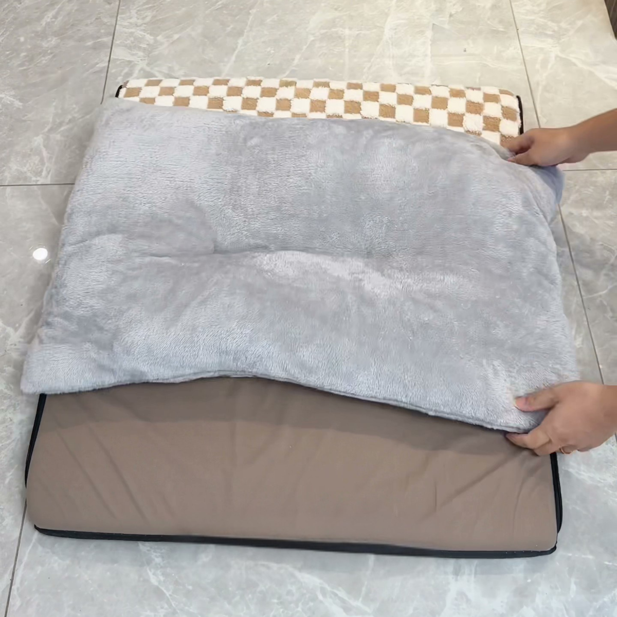Checkered covered dog house bed, photo 8