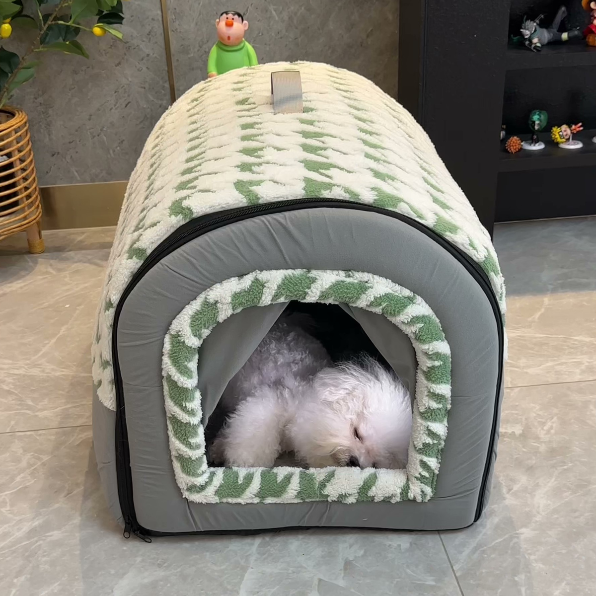 Checkered covered dog house bed, photo 2