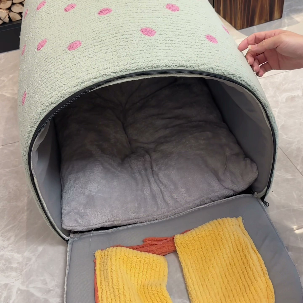 Arched dog house bed with removable cushion, photo 8